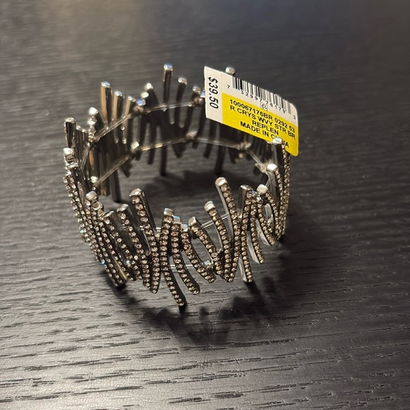 Bracelet - Picture 1 of 2